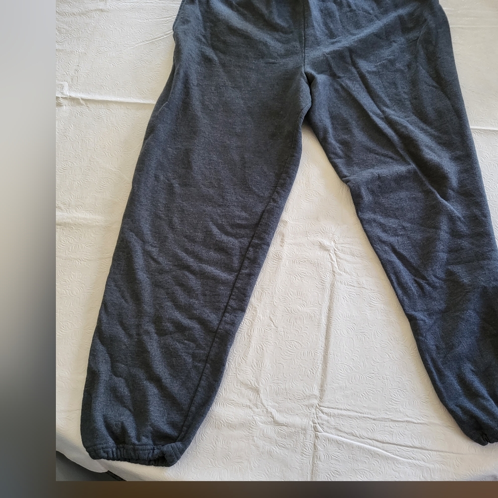 Gildan front pocket sweats